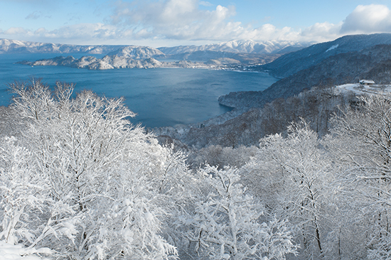 Things to do in Aomori:Lake Towada and the Oirase Gorge